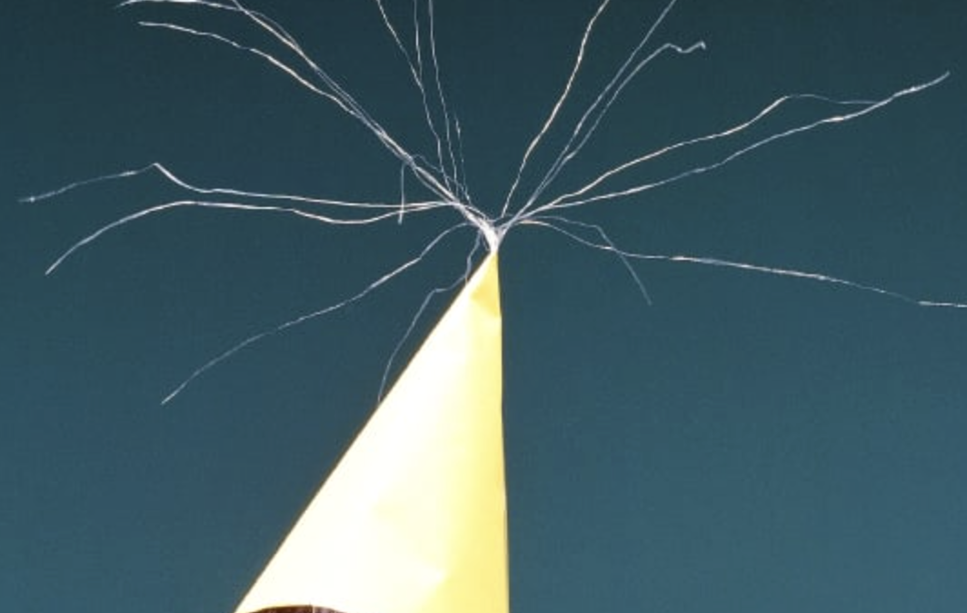 【スタディハウス 秋田 塾】記事更新✍️「冬の静電気実験🎵不思議な帽子が逆立つ不思議🔬」